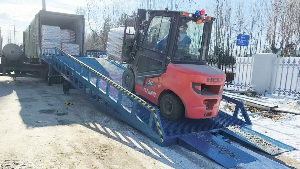 Mobile forklift ramp